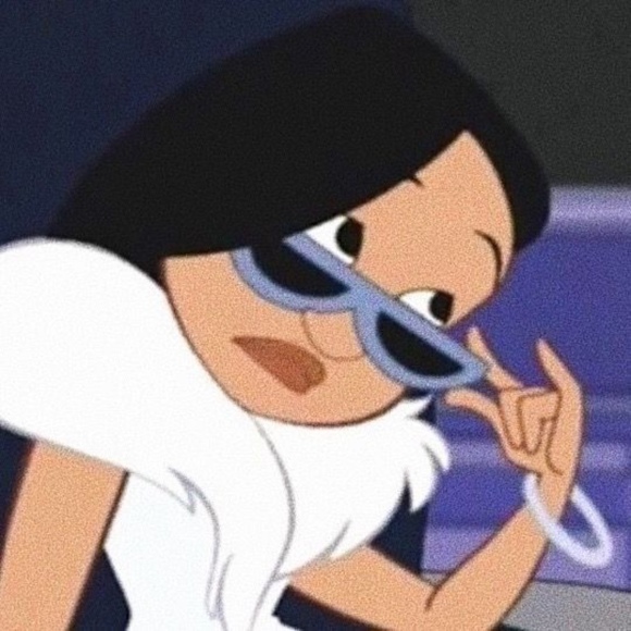 Profile Picture of Taylor Conti (@lory_coco) on Poshmark