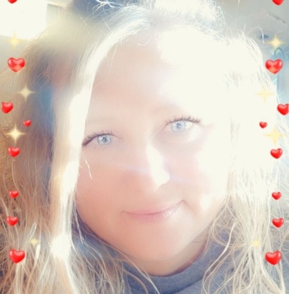 Profile Picture of Amanda Pollock (@amandapollock4) on Poshmark