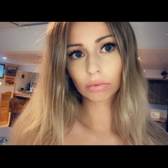 Profile Picture of Jess Lunn (@jesslunn_xo) on Poshmark