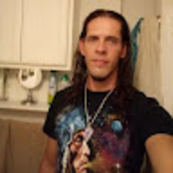 Profile Picture of Joshua Pelczynski (@nuwiservices) on Poshmark