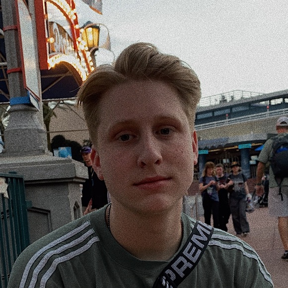 Profile Picture of Jaden Moody (@jaden_moody) on Poshmark