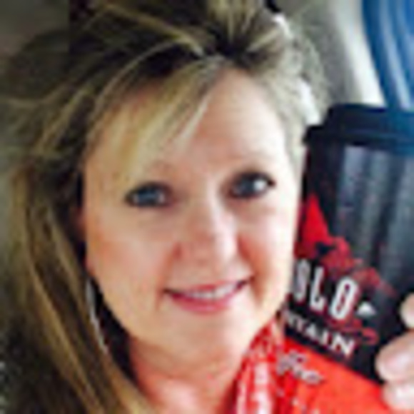 Profile Picture of Melissa Reichenau (@mreichenau) on Poshmark