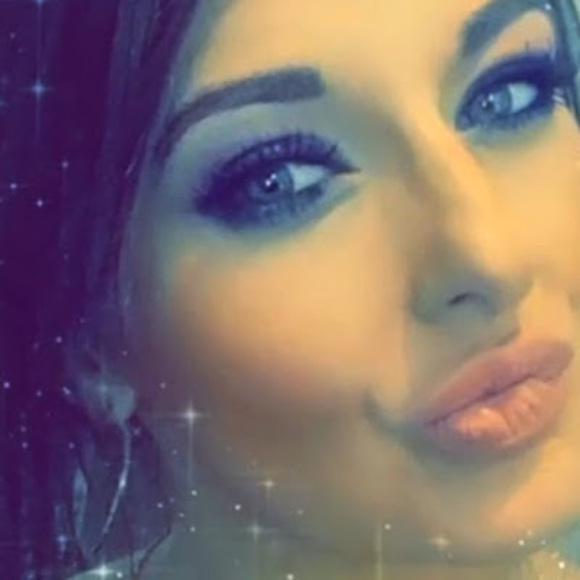 Profile Picture of Alexa Gralewski (@alexagralewski) on Poshmark