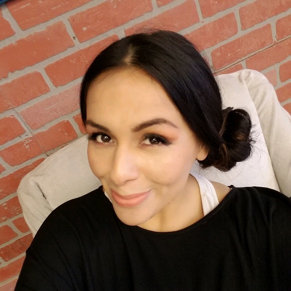 Profile Picture of Cynthia Howard (@derikandcynthia) on Poshmark