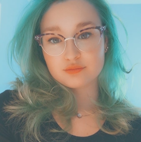 Profile Picture of Flora Filiatrault (@flora_f) on Poshmark