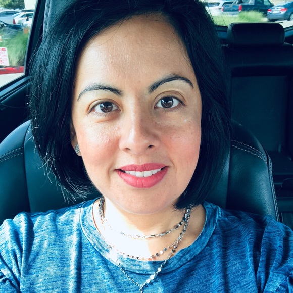 Profile Picture of Nancy Armijo (@nancyoakland) on Poshmark