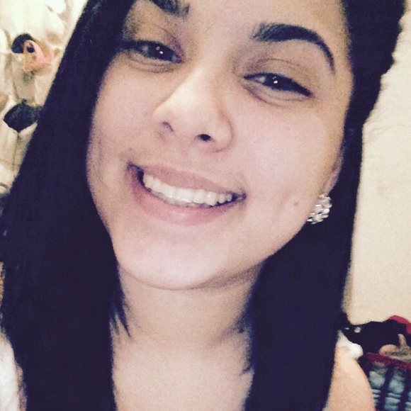 Profile Picture of Jessica Barriera (@jessicabarriera) on Poshmark
