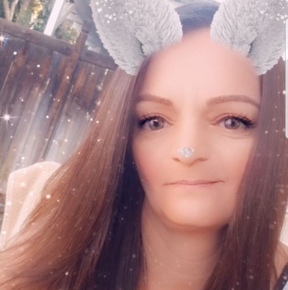Profile Picture of Melanie Kaiser (@melaniekaiser) on Poshmark