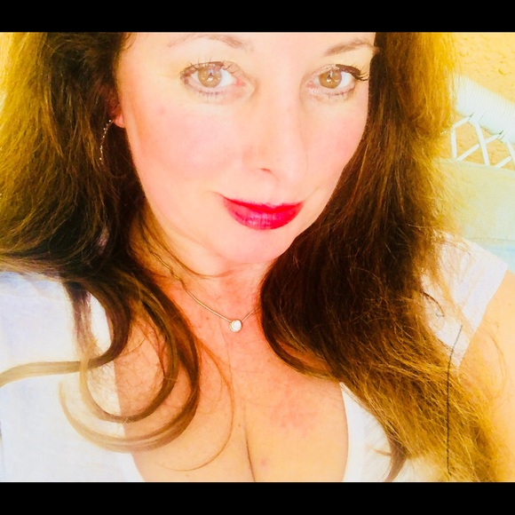 Profile Picture of Cheryl Belloff (@mittenscat) on Poshmark