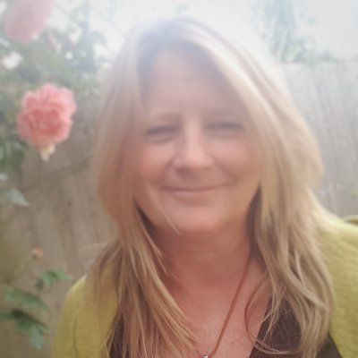 Profile Picture of Liz Shewan (@LizShewan) on Twitter