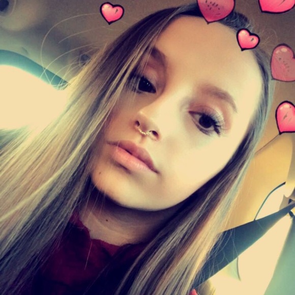 Profile Picture of Shaylee Wolfhard (@shop121xox) on Poshmark