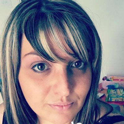 Profile Picture of Sandra (@evalucas2312) on Twitter