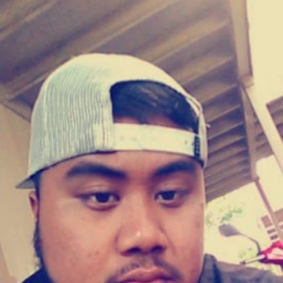 Profile Picture of Wengu Wengu (@rj2shmoodshmood) on Poshmark