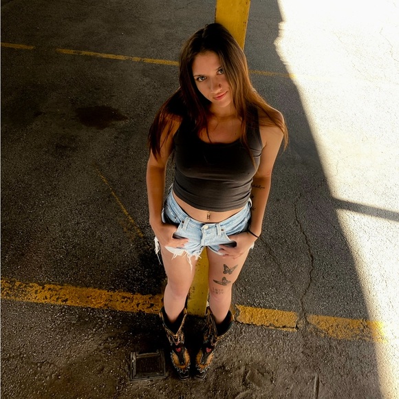 Profile Picture of Trinity Tauer (@tauertrinity) on Poshmark