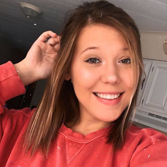 Profile Picture of Ivy Hill (@ivyhill__) on Poshmark