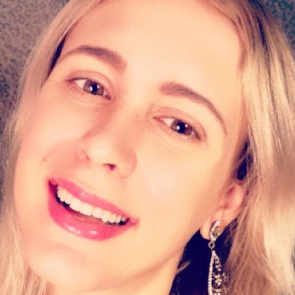 Profile Picture of Anna Redko (@annaredko) on Poshmark