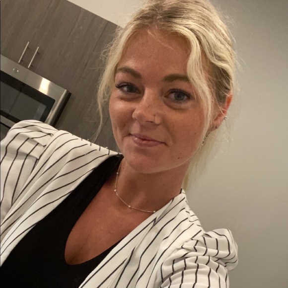 Profile Picture of Kelsey Geiman (@kelseygeiman) on Poshmark