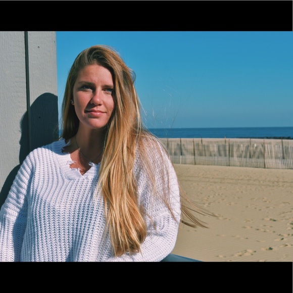 Profile Picture of Sarah Resman (@sarahresman) on Poshmark