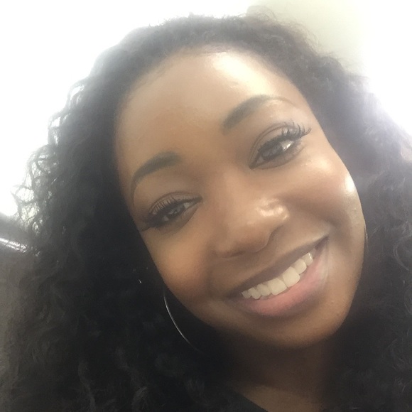 Profile Picture of Andrea Bivines (@shypie86) on Poshmark
