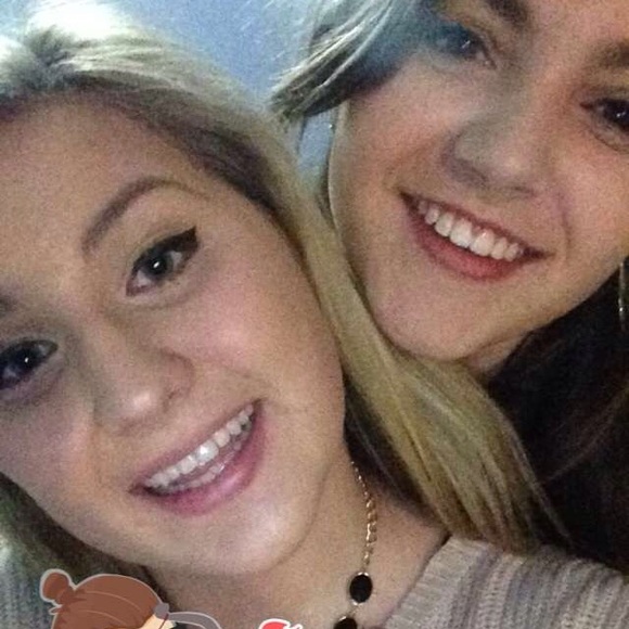 Profile Picture of Chloe Weston (@cashmoneychlo7) on Poshmark
