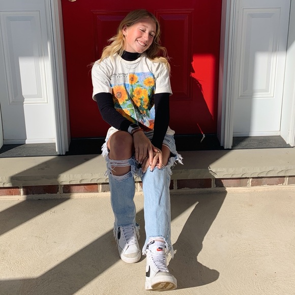 Profile Picture of Tara Haring (@taraharing) on Poshmark