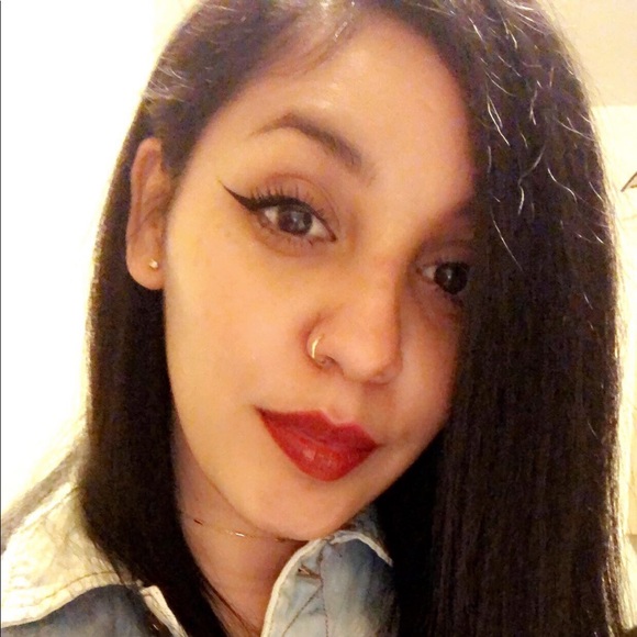 Profile Picture of Erica Torrez (@eitorrez24) on Poshmark