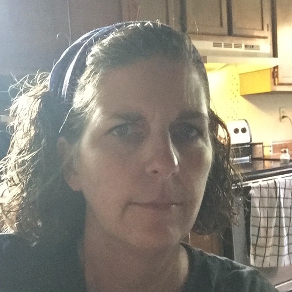 Profile Picture of Lisa Jones (@lisajones513) on Poshmark