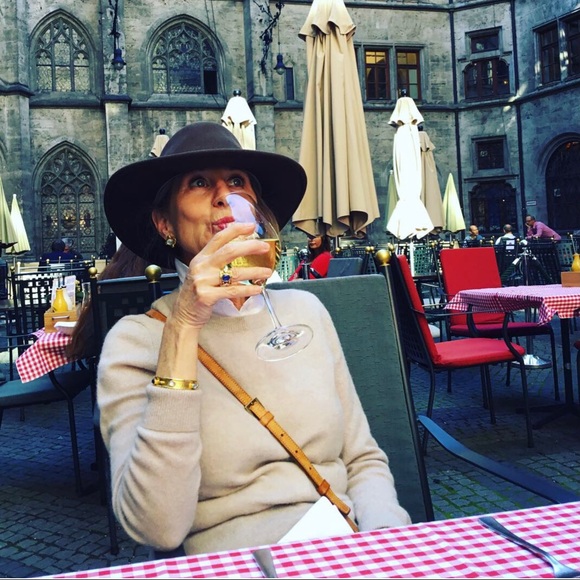 Profile Picture of Paula Henry (@paulaohenry) on Poshmark