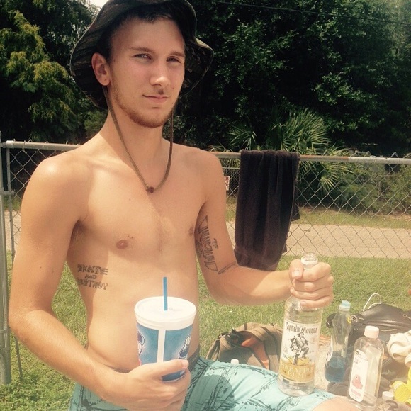 Profile Picture of Josh Franks (@joshdfranks) on Poshmark