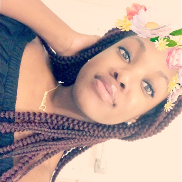 Profile Picture of Destanee Hemmings (@dessswess) on Poshmark