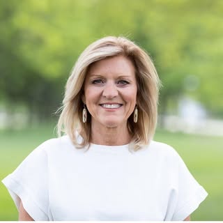 Profile Picture of Kim Emmett (@oilsightbykim) on Instagram