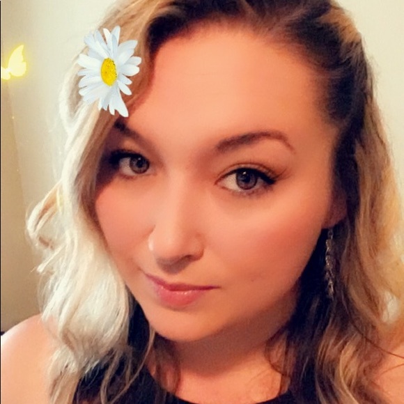 Profile Picture of Nicole Ottmann (@nic03249) on Poshmark