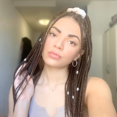 Profile Picture of Mia (@_MiaRoberts) on Twitter