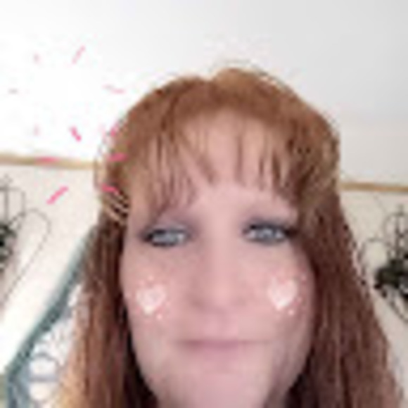 Profile Picture of Rhiannon Bannister (@rhiannonbannist) on Poshmark