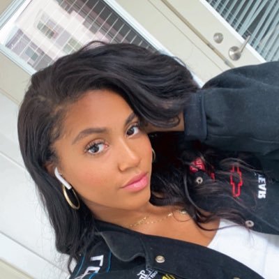 Profile Picture of Jeanette (@jeanettesako) on Twitter