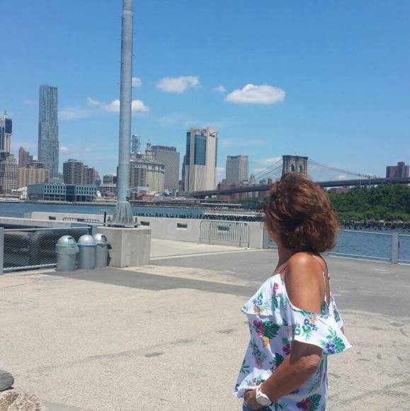 Profile Picture of Luiza Silva (@luiza32) on Poshmark