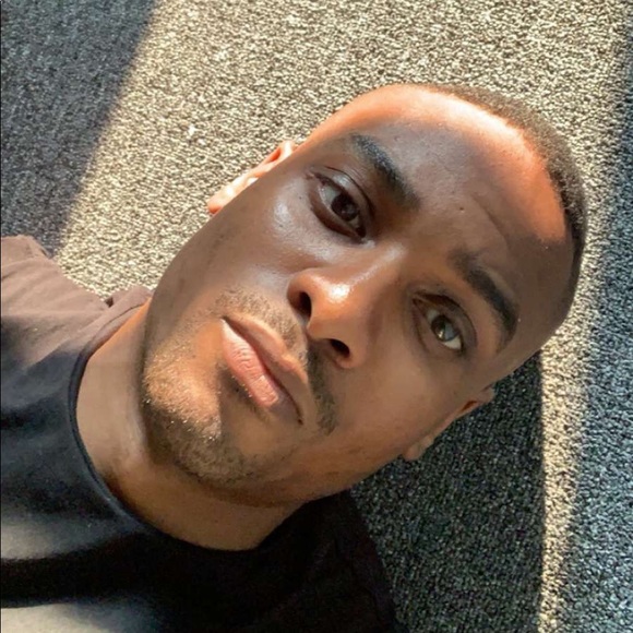 Profile Picture of Aaron Jones (@squareupjones) on Poshmark