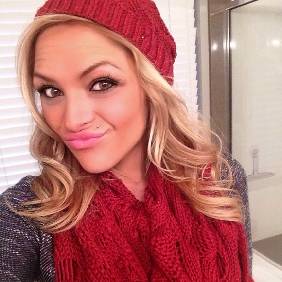 Profile Picture of Ashlee Ostergaard (@ms_ashlee_7) on Poshmark