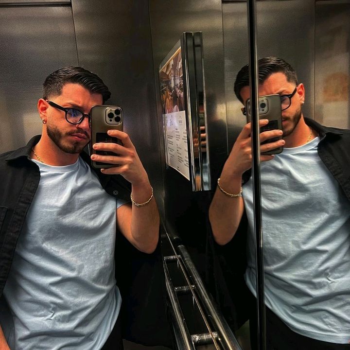 Profile Picture of tony (@tonycorsar) on Tiktok
