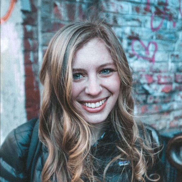 Heather M - Poshmark Profile Picture of Heather M (@hehu123) on Poshmark