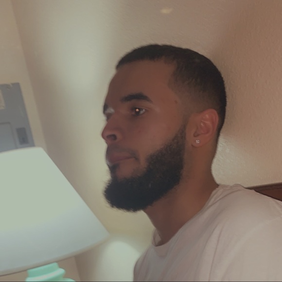 Profile Picture of Edward Baez (@edbaez203) on Poshmark