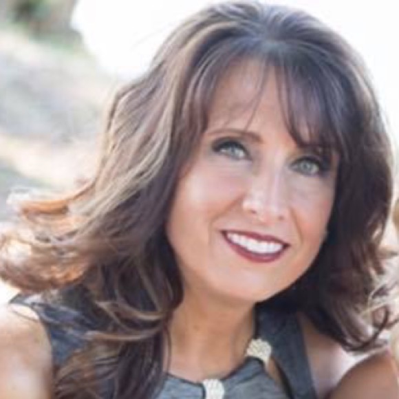 Profile Picture of Tiffany Randich (@tsrandich) on Poshmark