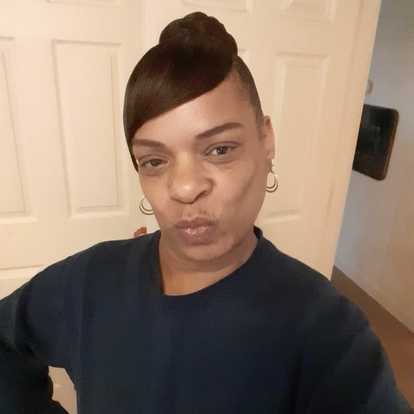 Profile Picture of Glenda Fields (@glendafields219) on Poshmark