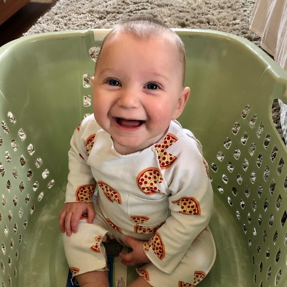 Profile Picture of Nicole Uslan (@nuslan) on Poshmark