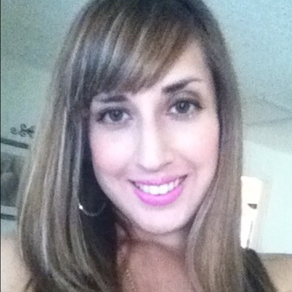 Profile Picture of Ashly Almeraz (@ashlya) on Poshmark