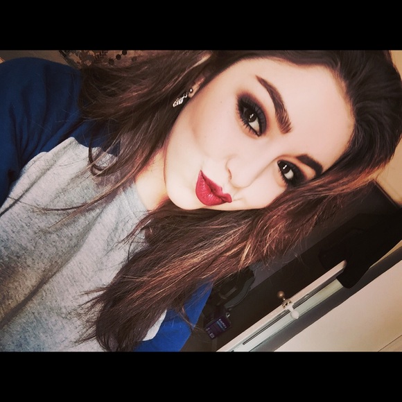 Profile Picture of Yanelly Terrazas (@yanellybanelly) on Poshmark