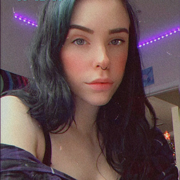 Profile Picture of Courtney Gee (@geecourtney13) on Poshmark