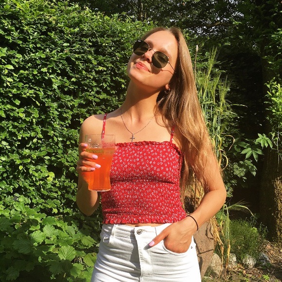 Profile Picture of Arianne Mignault (@amignault8) on Poshmark