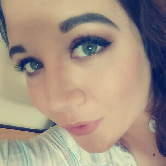 Profile Picture of Jenna Rudder (@jrizzo09) on Poshmark