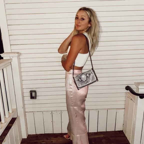 Profile Picture of Ashley Quintilone (@quintiloneee) on Poshmark